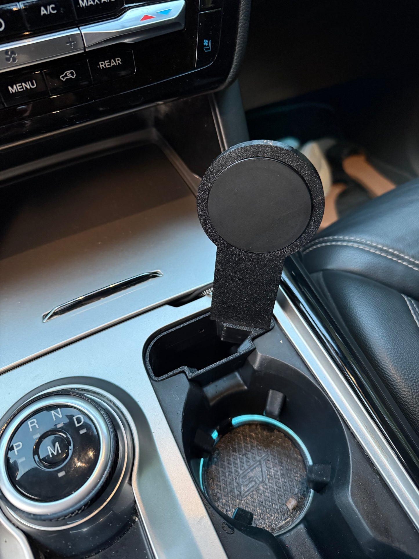 Magnetic Phone mount with integrated Wireless CarPlay & MagSafe Charger for Ford Explorer 2020-2024 - 3D Printed Magnetic Mount with Pro Max Compatibility & Stable Fit