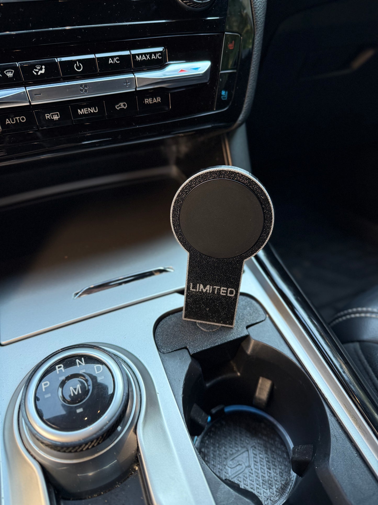 Magnetic Phone mount with integrated Wireless CarPlay & MagSafe Charger for Ford Explorer 2020-2024 - 3D Printed Magnetic Mount with Pro Max Compatibility & Stable Fit