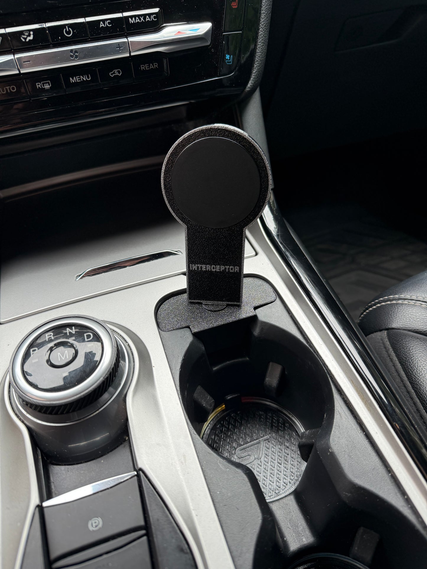 Magnetic Phone mount with integrated Wireless CarPlay & MagSafe Charger for Ford Explorer 2020-2024 - 3D Printed Magnetic Mount with Pro Max Compatibility & Stable Fit