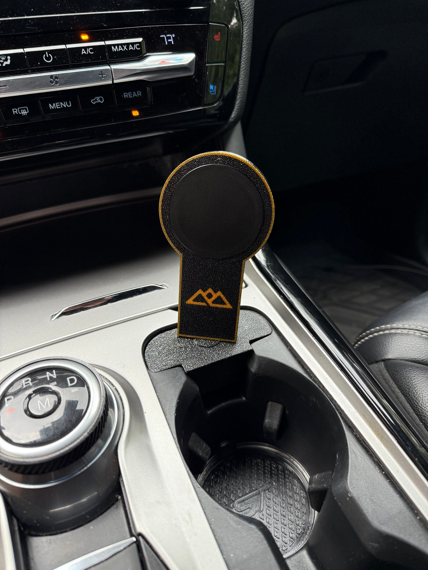 Magnetic Phone mount with integrated Wireless CarPlay & MagSafe Charger for Ford Explorer 2020-2024 - 3D Printed Magnetic Mount with Pro Max Compatibility & Stable Fit