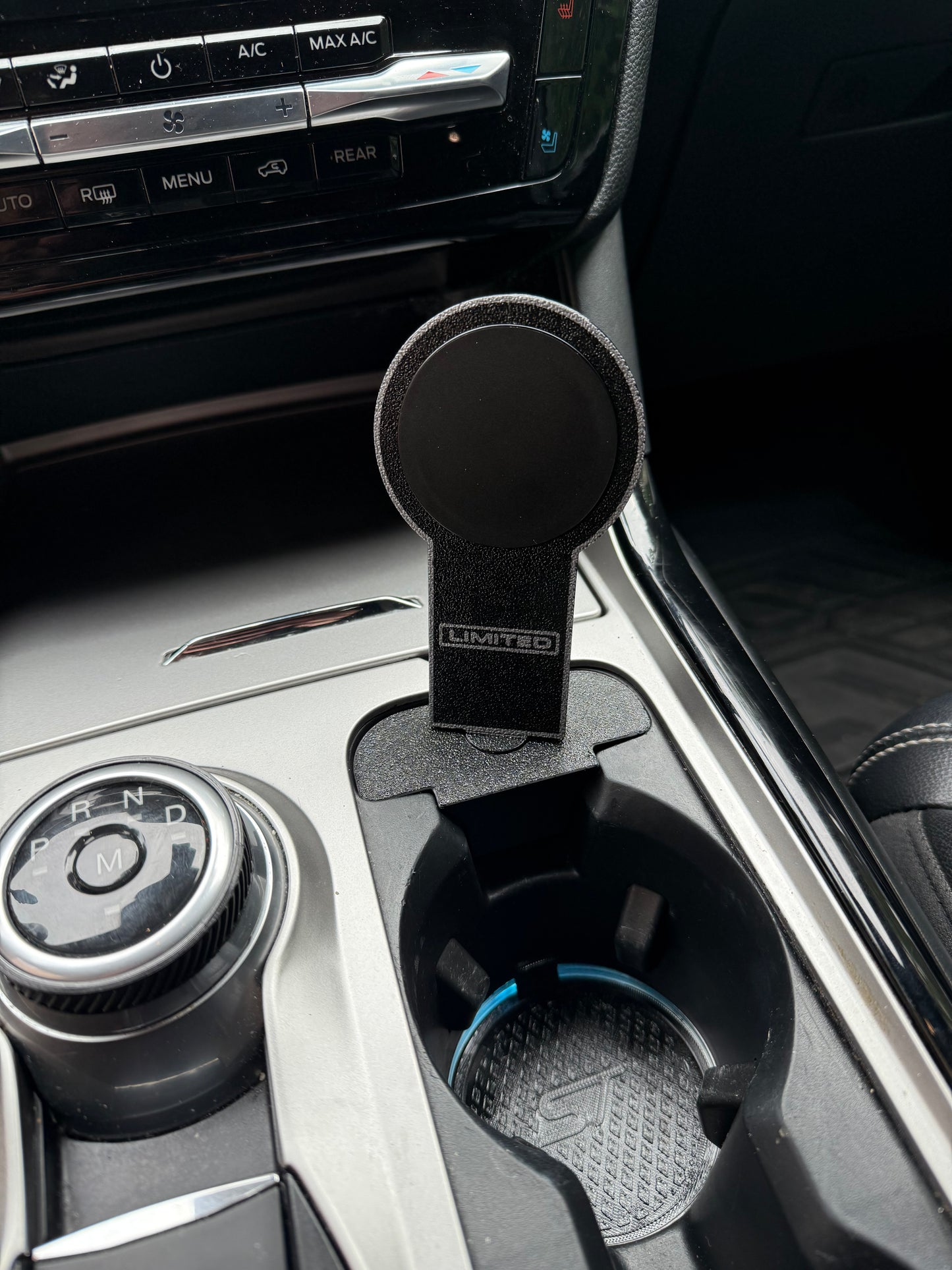 Magnetic Phone mount with integrated Wireless CarPlay & MagSafe Charger for Ford Explorer 2020-2024 - 3D Printed Magnetic Mount with Pro Max Compatibility & Stable Fit