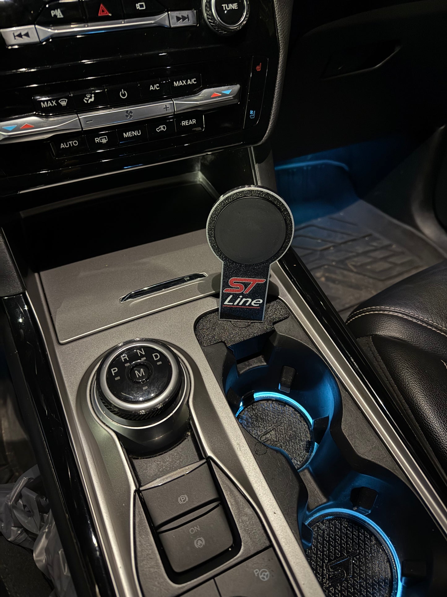 Magnetic Phone mount with integrated Wireless CarPlay & MagSafe Charger for Ford Explorer 2020-2024 - 3D Printed Magnetic Mount with Pro Max Compatibility & Stable Fit