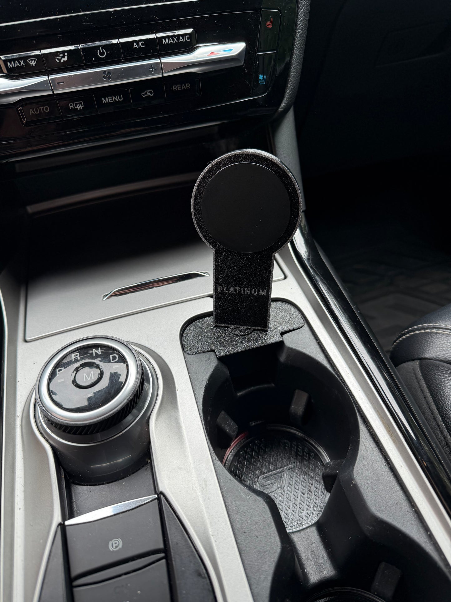 Magnetic Phone mount with integrated Wireless CarPlay & MagSafe Charger for Ford Explorer 2020-2024 - 3D Printed Magnetic Mount with Pro Max Compatibility & Stable Fit