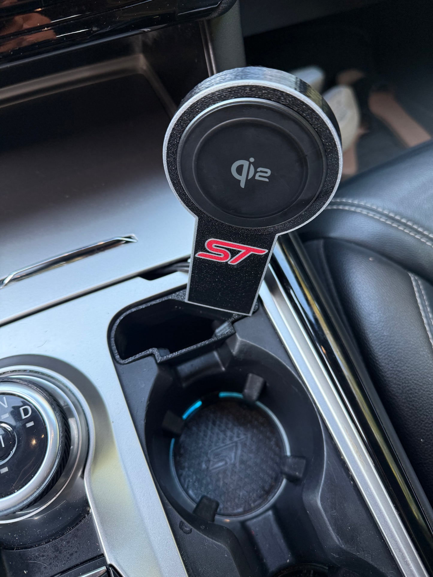 Magnetic Phone mount with integrated Wireless CarPlay & MagSafe Charger for Ford Explorer 2020-2024 - 3D Printed Magnetic Mount with Pro Max Compatibility & Stable Fit