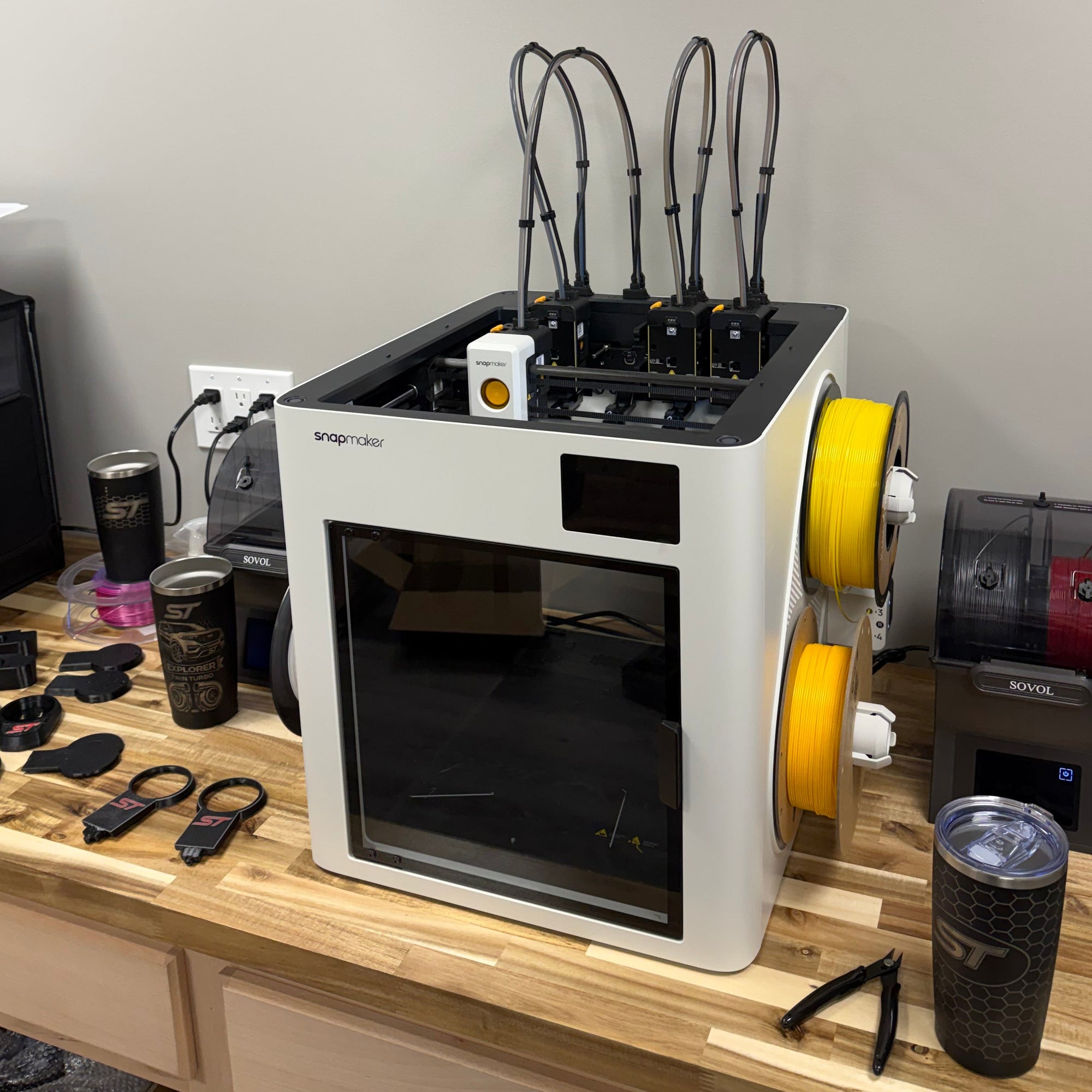 Snapmaker U1 Printer printing magnetic wireless chargers